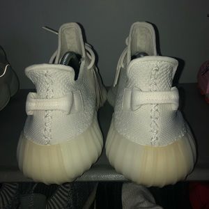 2018 Triple White Yeezy 350’s DeadStock